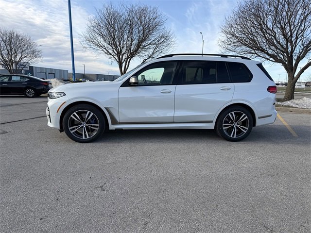 Used 2022 BMW X7 M50i w/ Cold Weather Package image 7