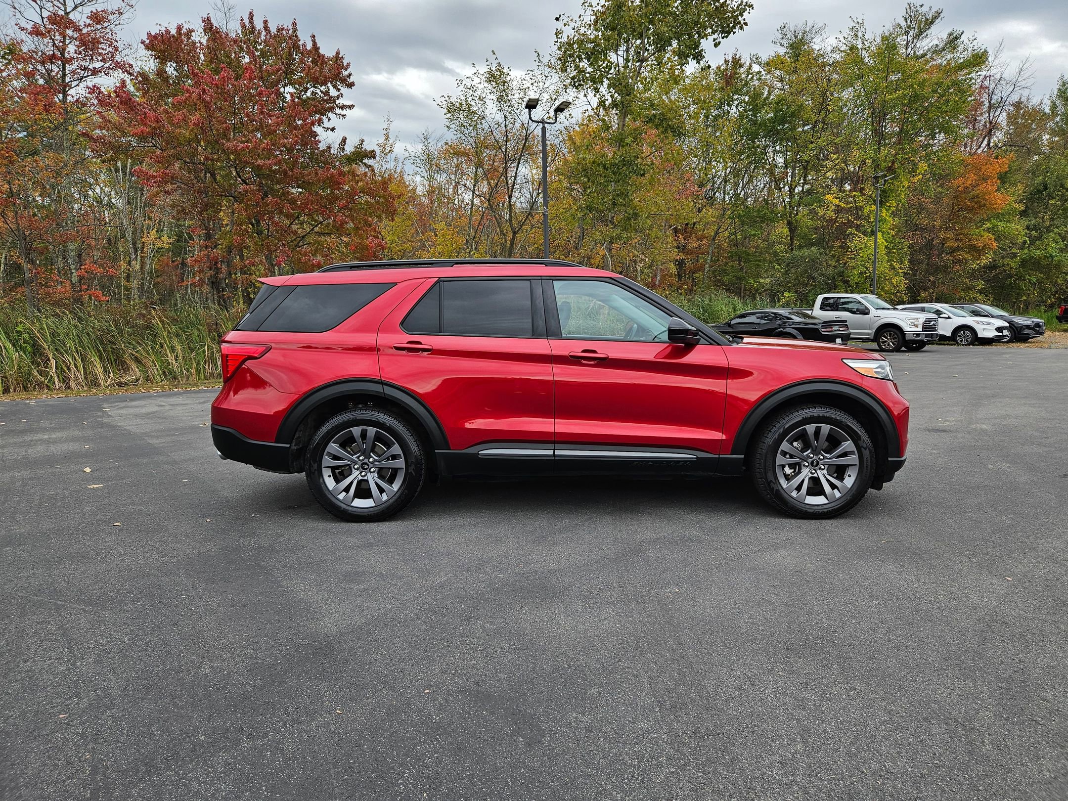 Certified 2022 Ford Explorer XLT w/ Equipment Group 202A image 4