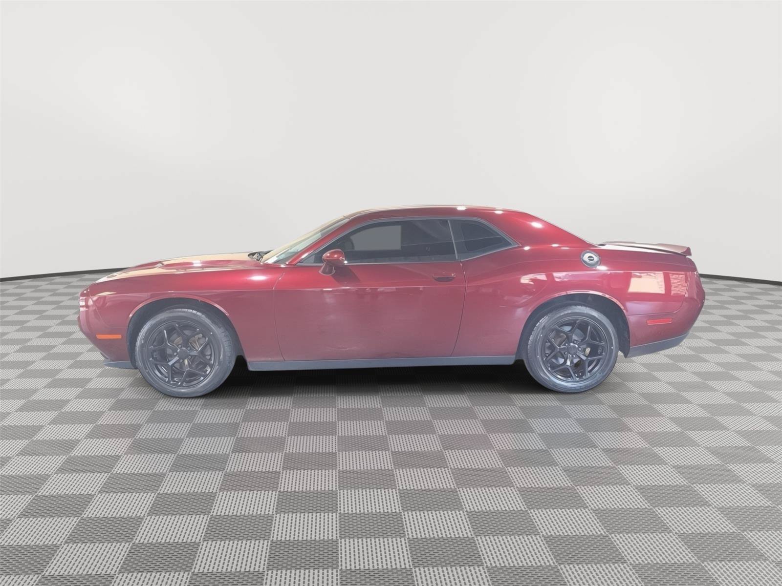 Used 2019 Dodge Challenger SXT RWD image 2