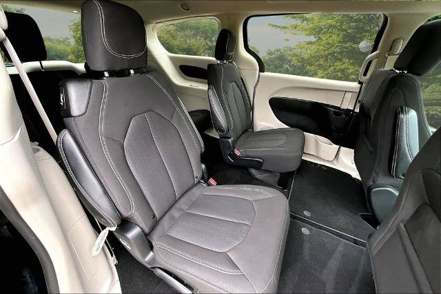 Used 2023 Chrysler Voyager LX FWD image 26