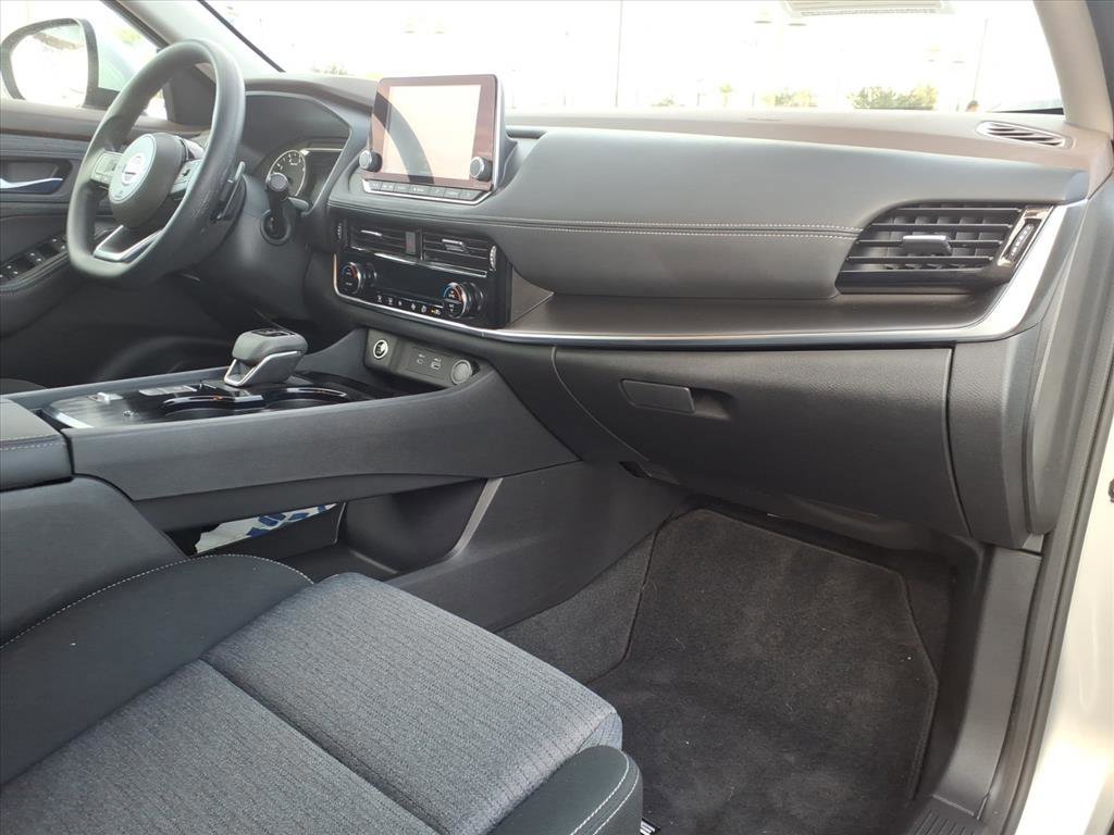 Used 2021 Nissan Rogue SV image 10