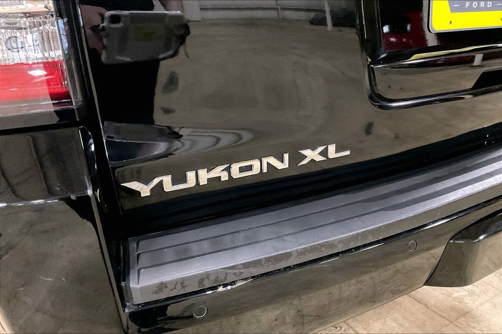 Used 2017 GMC Yukon XL SLT w/ Premium Edition AWD/4WD image 8