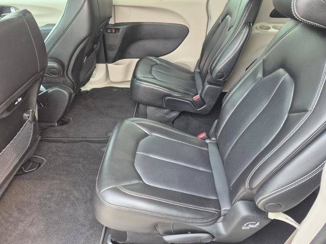 Used 2023 Chrysler Pacifica Touring-L FWD image 25
