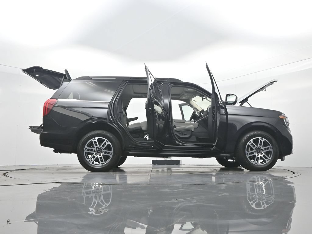Certified 2025 Ford Expedition Active AWD/4WD image 43