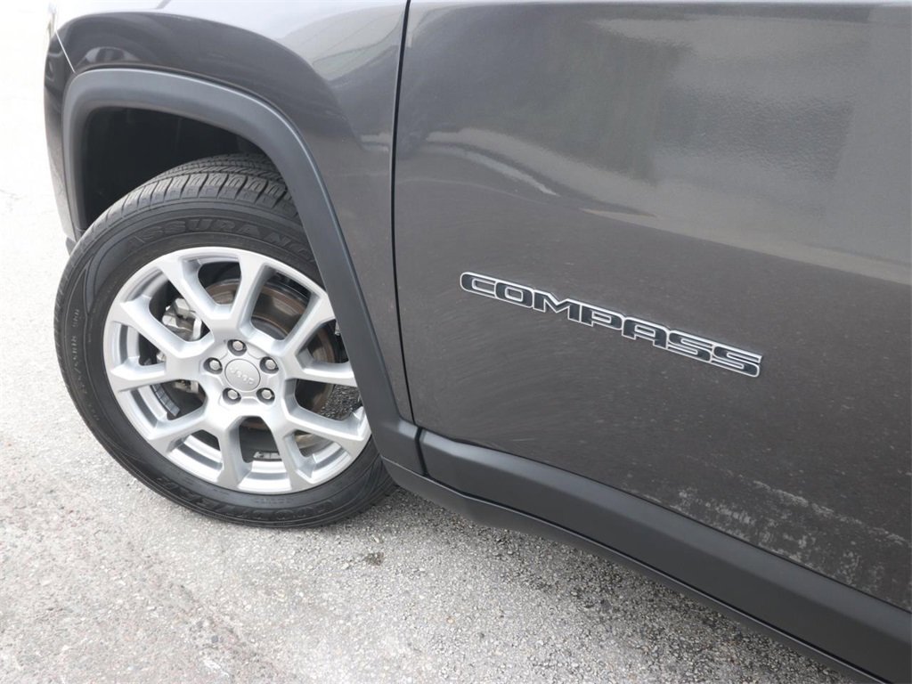 Used 2022 Jeep Compass Latitude image 9