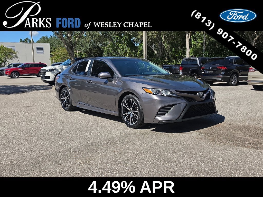 Used 2020 Toyota Camry SE FWD image 1