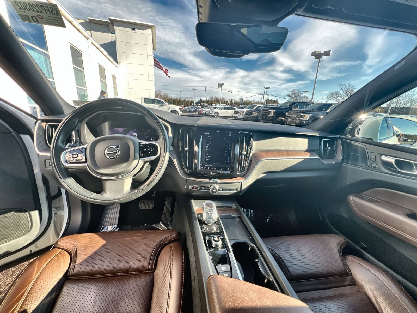 Used 2022 Volvo XC60 B5 Inscription w/ Climate Package image 22