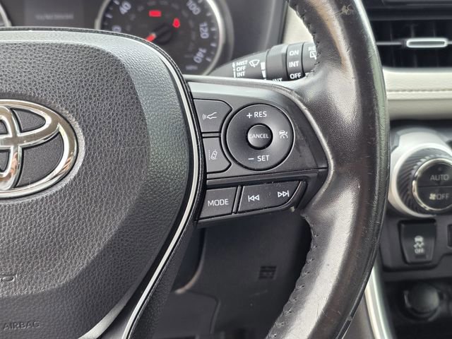 Used 2020 Toyota RAV4 XLE Premium image 25