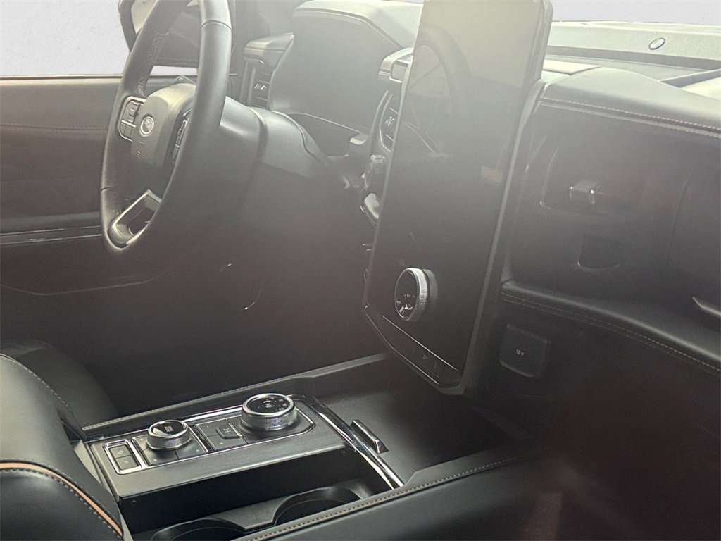 Certified 2024 Ford Expedition Platinum image 7