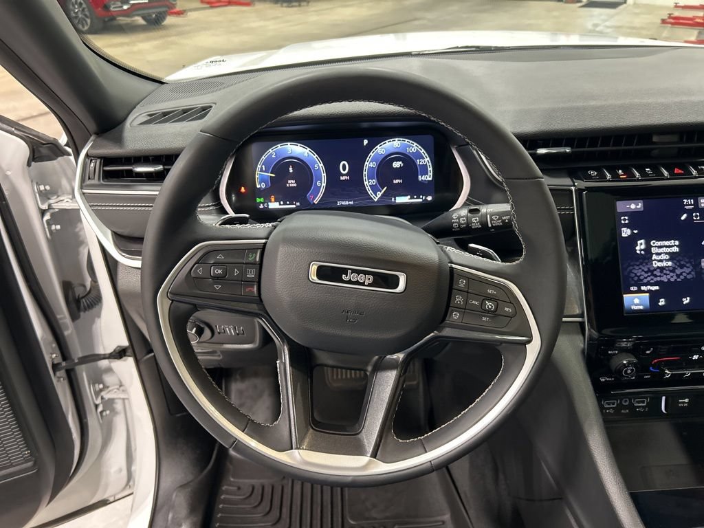 Used 2023 Jeep Grand Cherokee Altitude AWD/4WD image 16