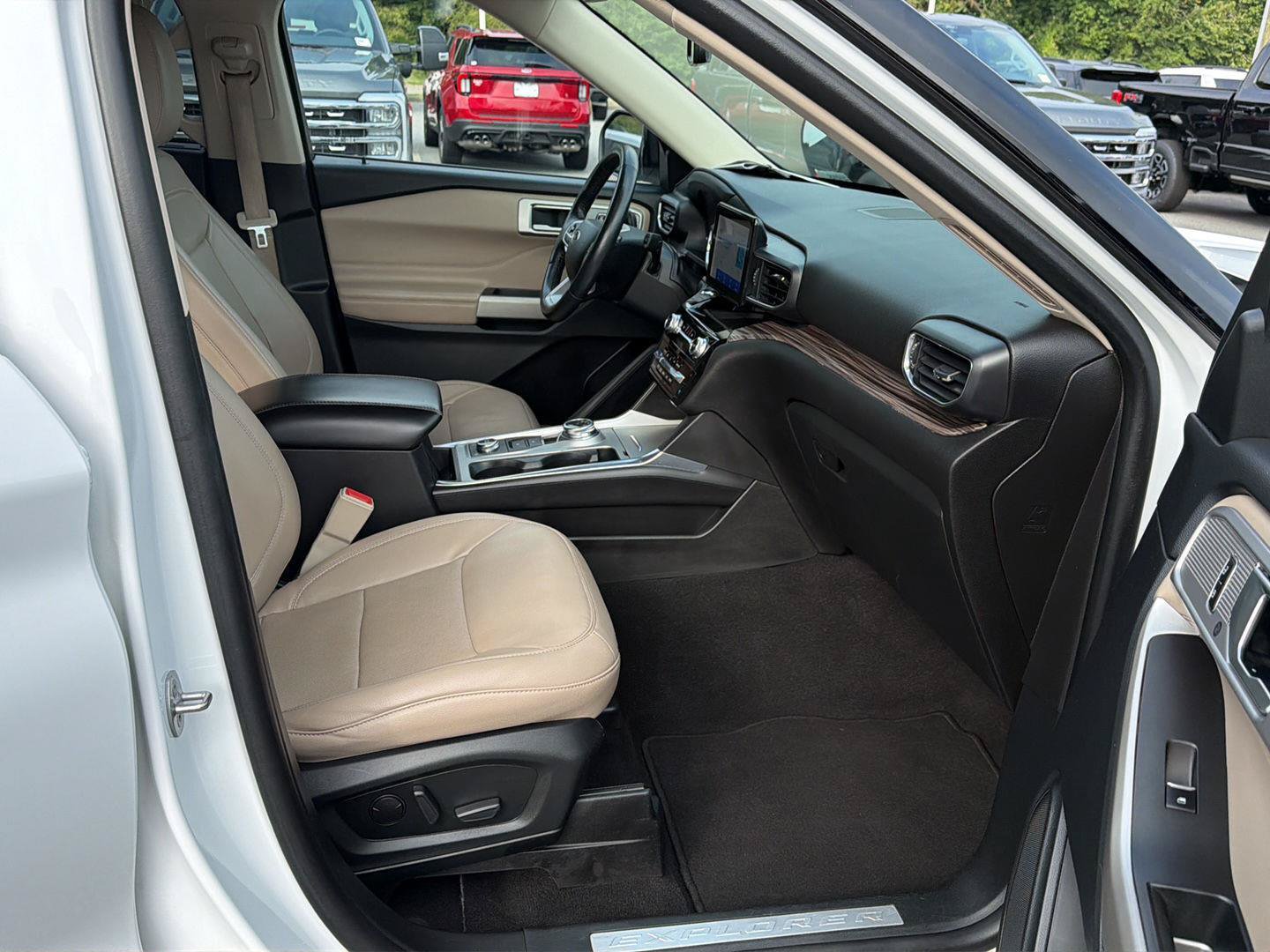 Certified 2023 Ford Explorer Limited AWD/4WD image 15