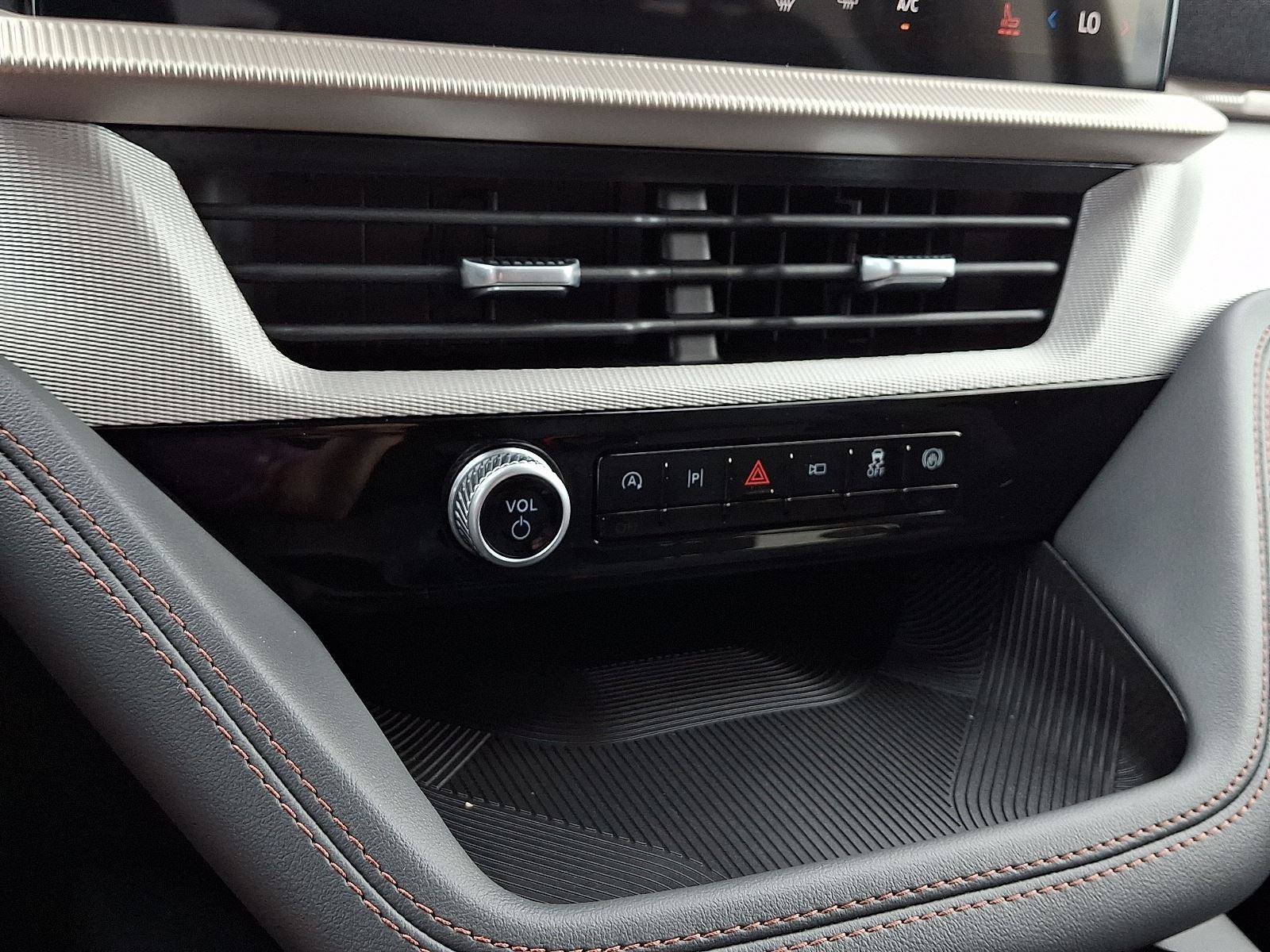 Certified 2025 Ford Explorer Active AWD/4WD image 16