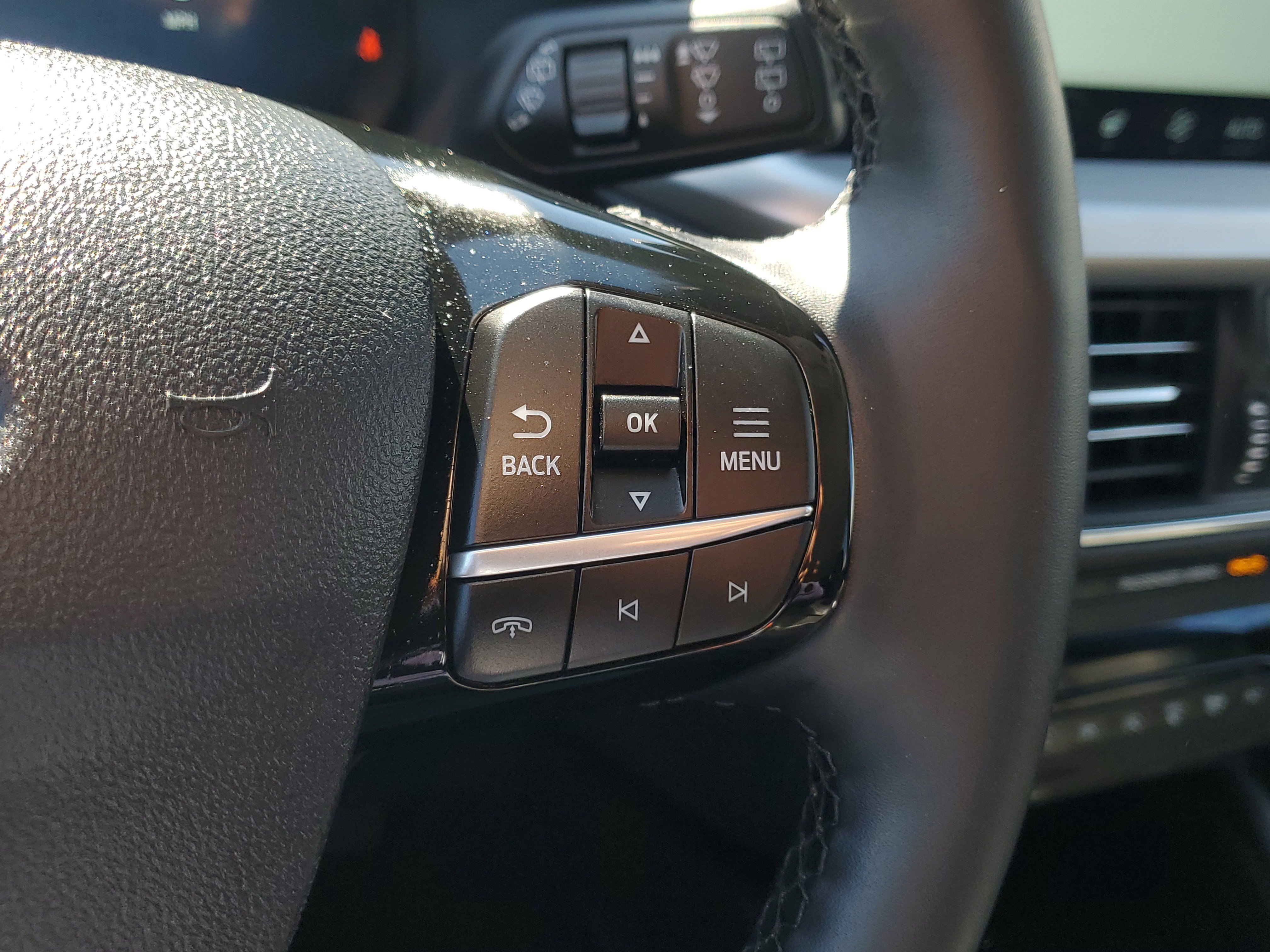 Certified 2025 Ford Escape Platinum w/ Premium Technology Package image 25