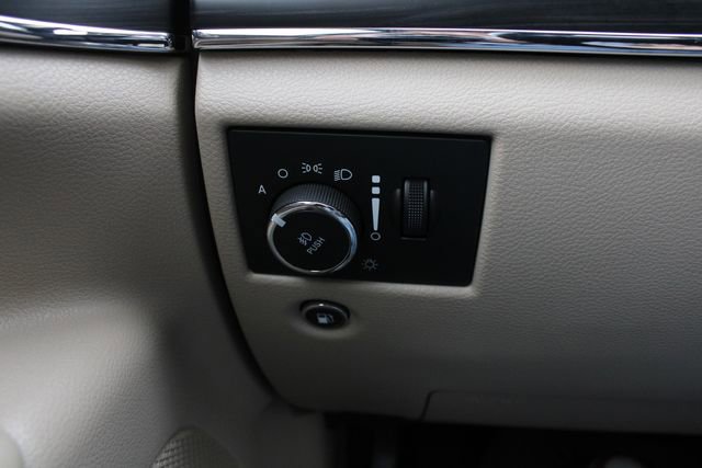 Used 2020 Jeep Grand Cherokee Limited AWD/4WD image 10