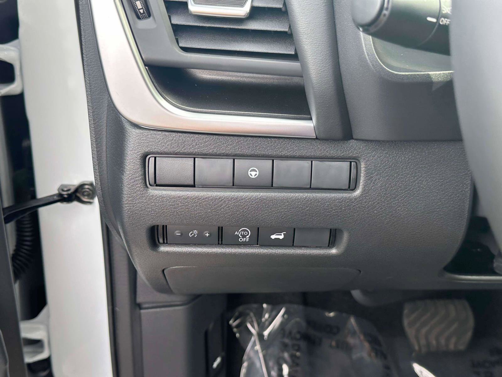 Used 2026 Nissan Rogue SV image 17