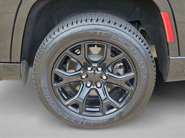 Used 2024 Jeep Wagoneer L Series II w/ Convenience Group I AWD/4WD image 26