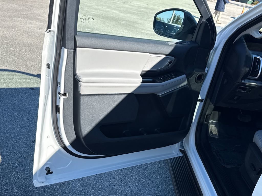 Certified 2025 Ford Expedition Active image 16