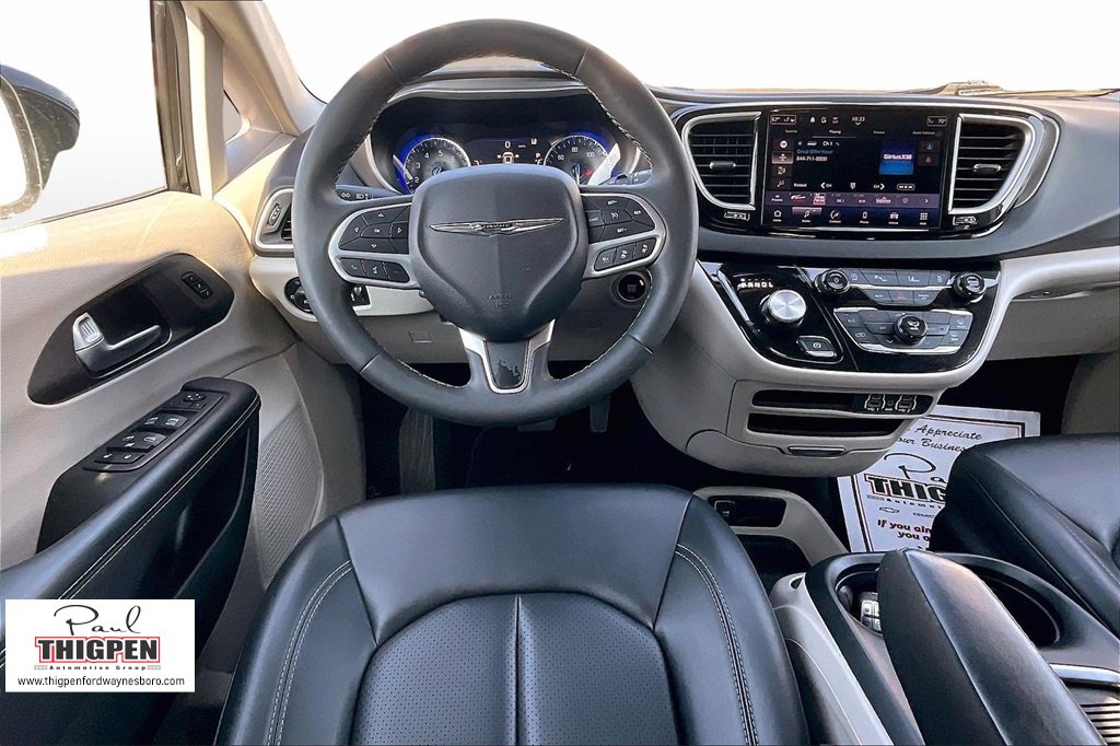 Used 2024 Chrysler Pacifica Touring-L image 5