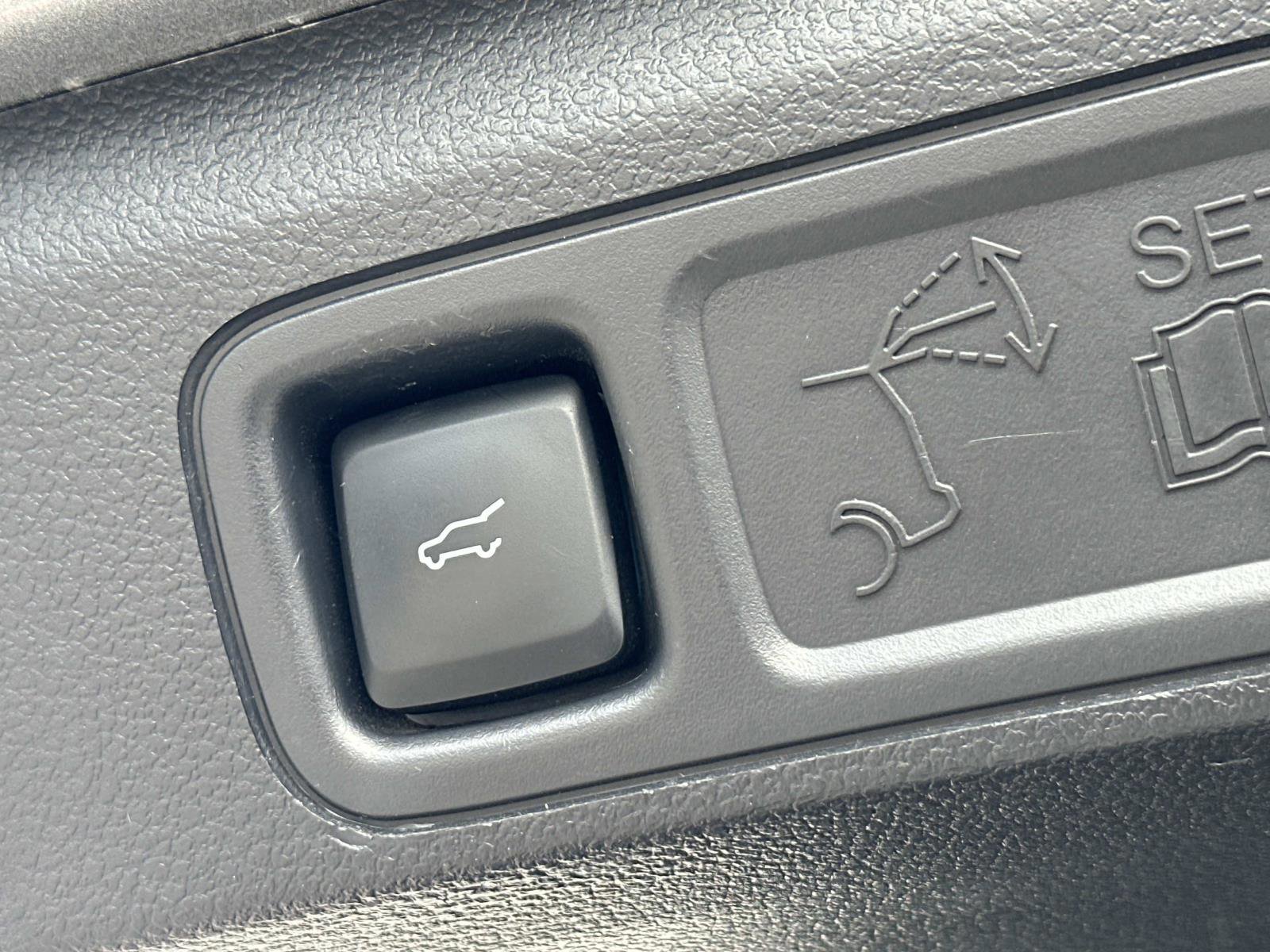 Certified 2024 Ford Expedition XLT image 9