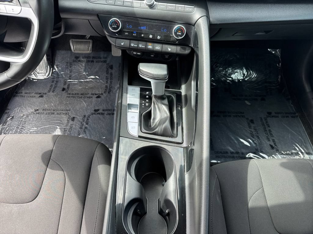 Used 2025 Hyundai Elantra SEL FWD image 15