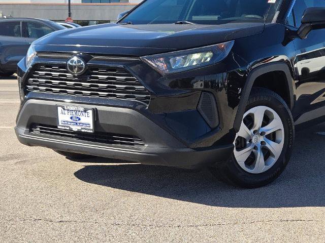 Used 2019 Toyota RAV4 LE image 2