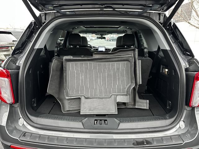 Certified 2022 Ford Explorer XLT w/ Equipment Group 202A image 44