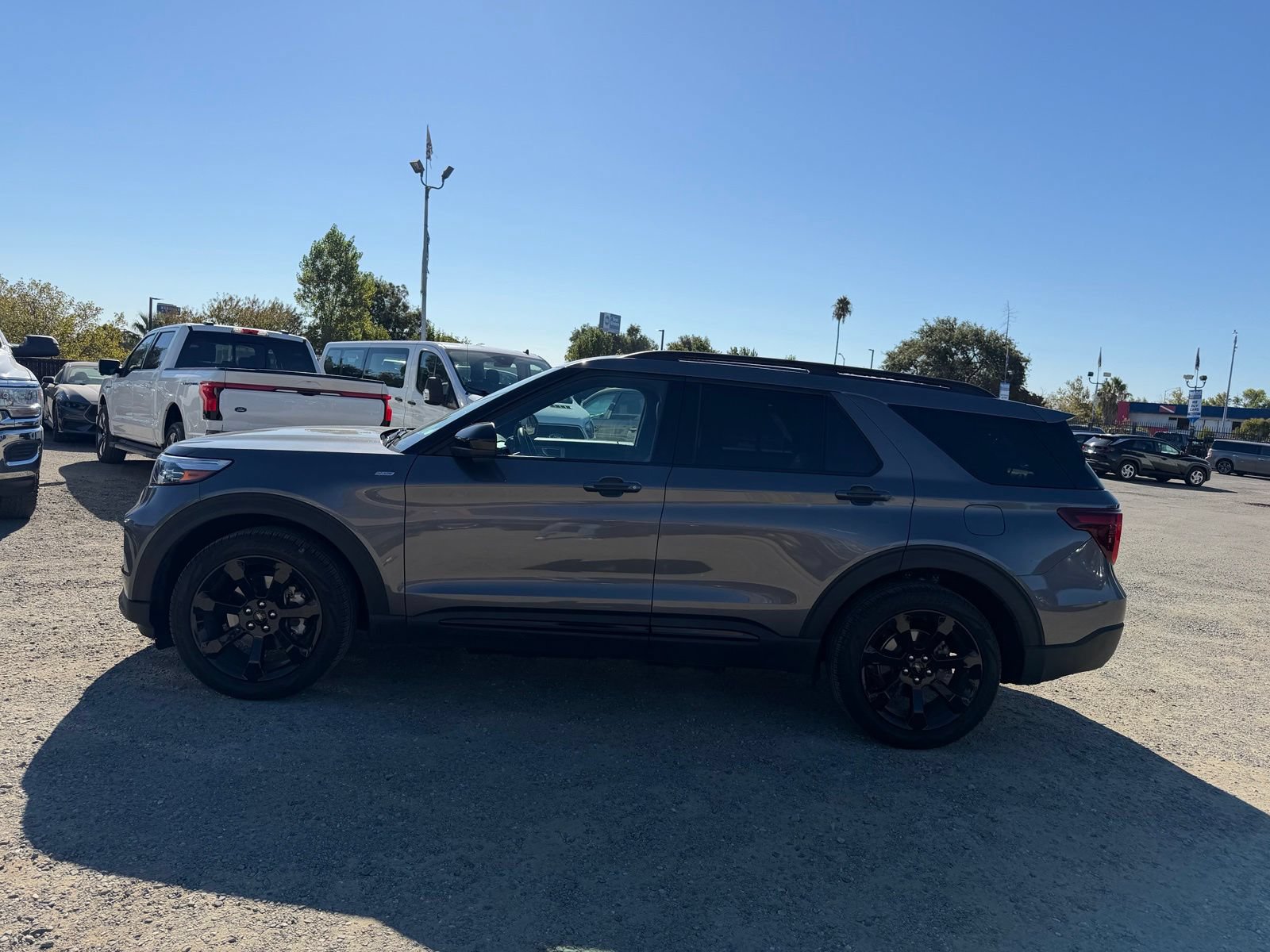 Certified 2023 Ford Explorer ST-Line w/ Class IV Trailer Tow Package RWD image 2