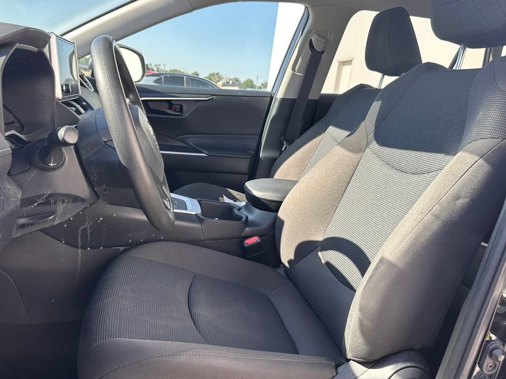 Used 2023 Toyota RAV4 LE AWD/4WD image 14