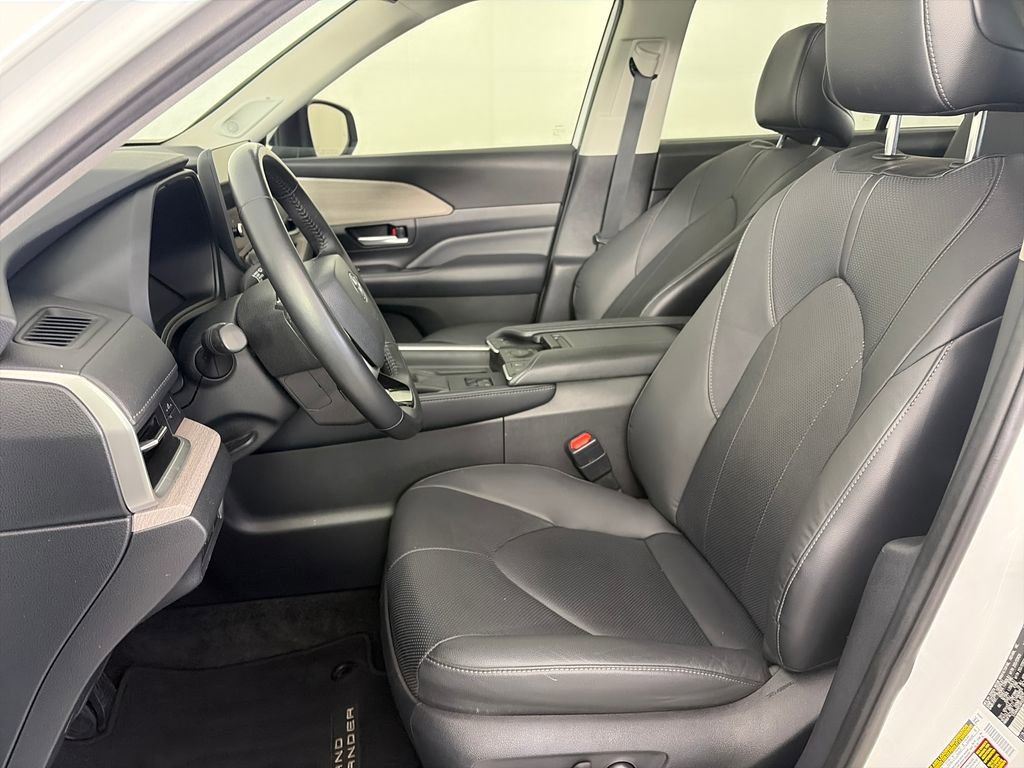 Used 2024 Toyota Grand Highlander AWD image 10