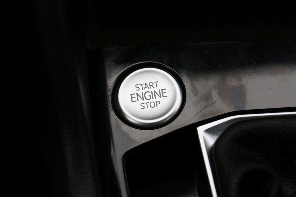 Used 2023 Volkswagen Taos SE w/ Panoramic Sunroof Package image 15