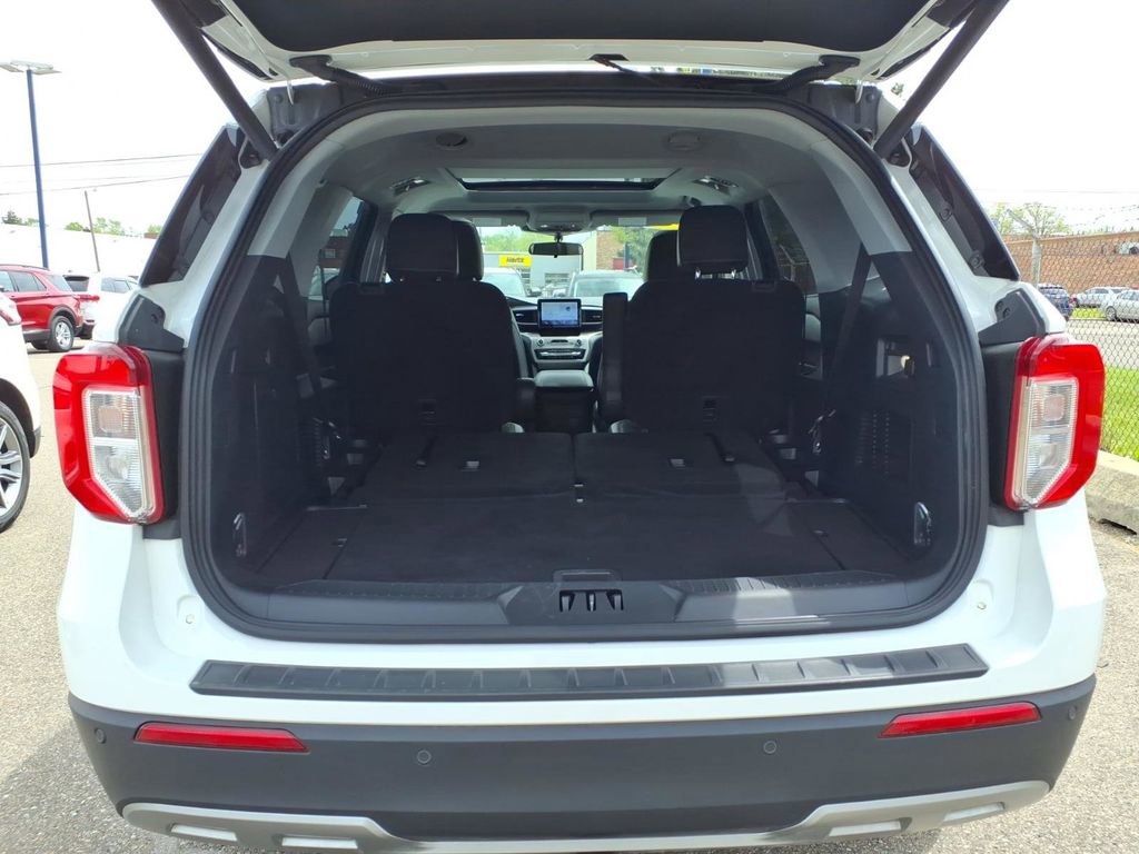 Certified 2024 Ford Explorer XLT w/ Equipment Group 202A AWD/4WD image 12