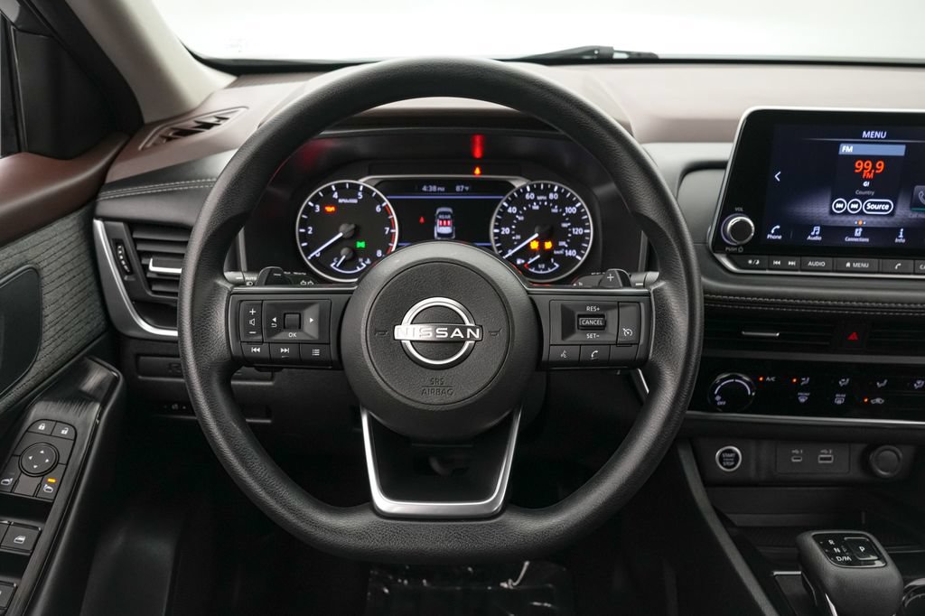 Used 2023 Nissan Rogue S AWD/4WD image 13