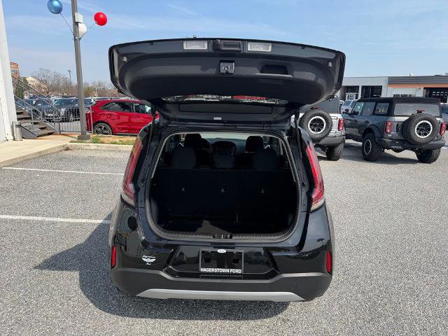 Used 2025 Kia Soul LX image 9