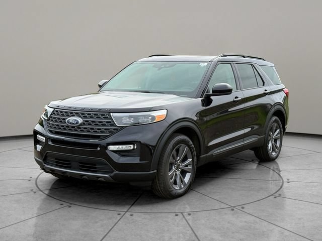 Certified 2023 Ford Explorer XLT w/ Equipment Group 202A AWD/4WD image 3