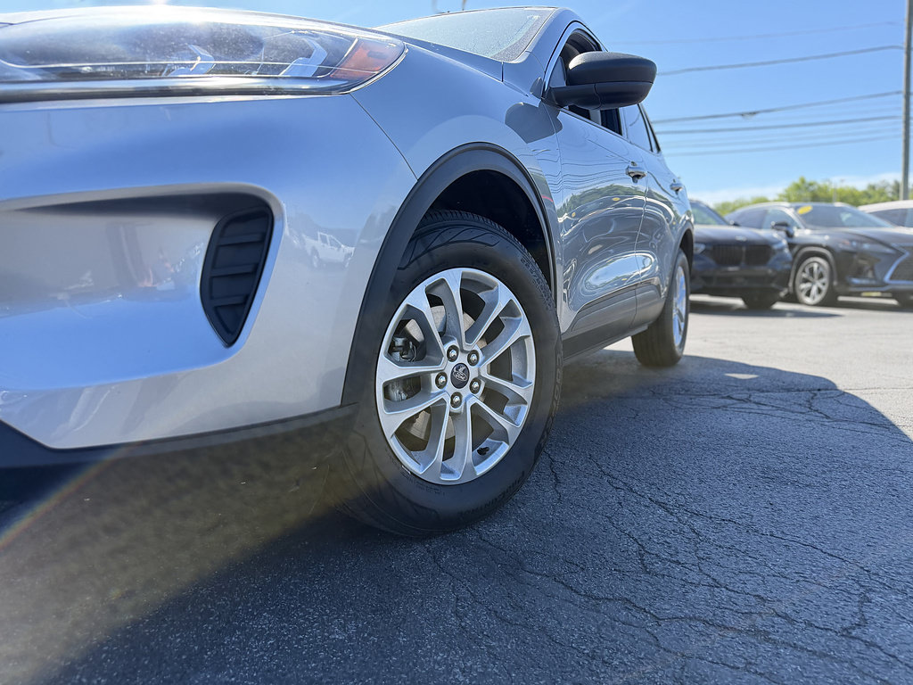 Certified 2022 Ford Escape SE w/ Cold Weather Package AWD/4WD image 3