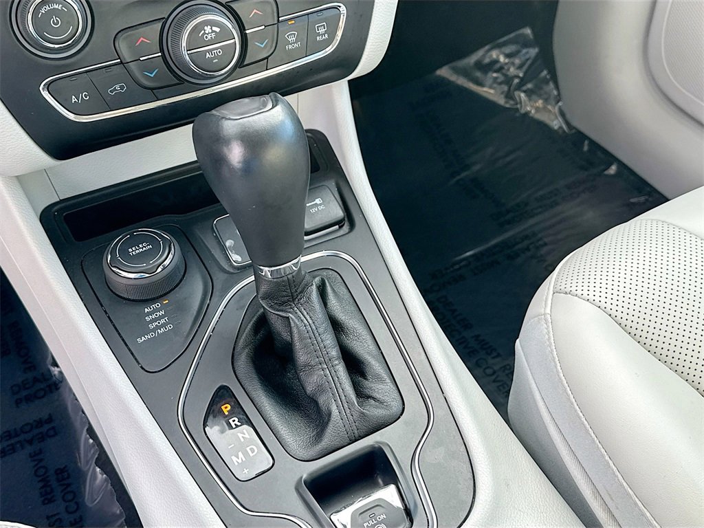 Used 2022 Jeep Cherokee Latitude Lux w/ Sun & Sound Group image 14