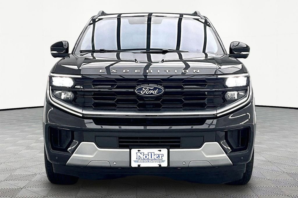 Certified 2025 Ford Expedition Platinum w/ Platinum Ultimate Package AWD/4WD image 3