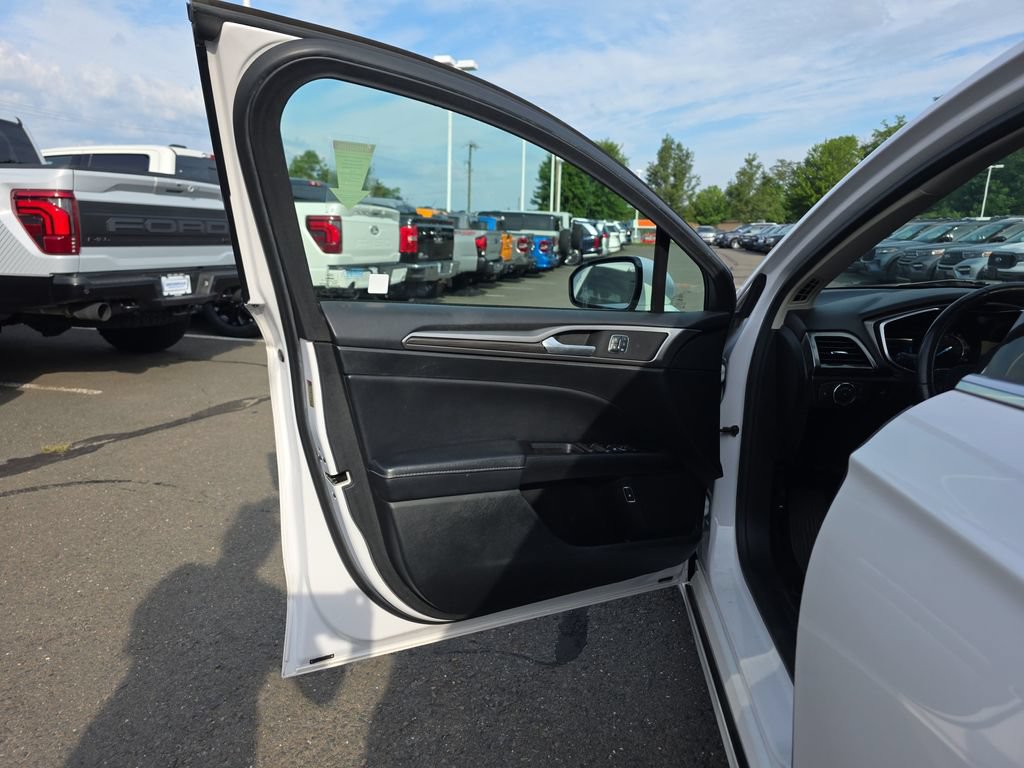 Certified 2017 Ford Fusion Energi SE FWD image 20