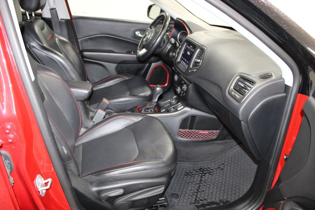 Used 2018 Jeep Compass Trailhawk w/ Leather Interior Group AWD/4WD image 28