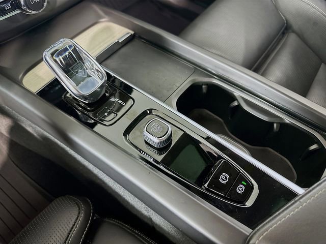 Used 2022 Volvo XC60 B5 Inscription w/ Climate Package image 22