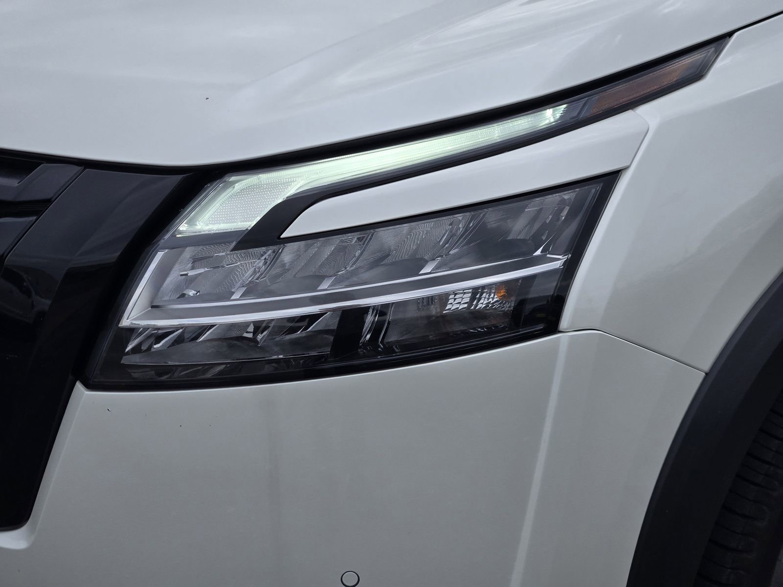 Used 2023 Nissan Pathfinder SL w/ SL Premium Package FWD image 9