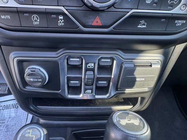 Used 2023 Jeep Wrangler Unlimited Sahara image 21