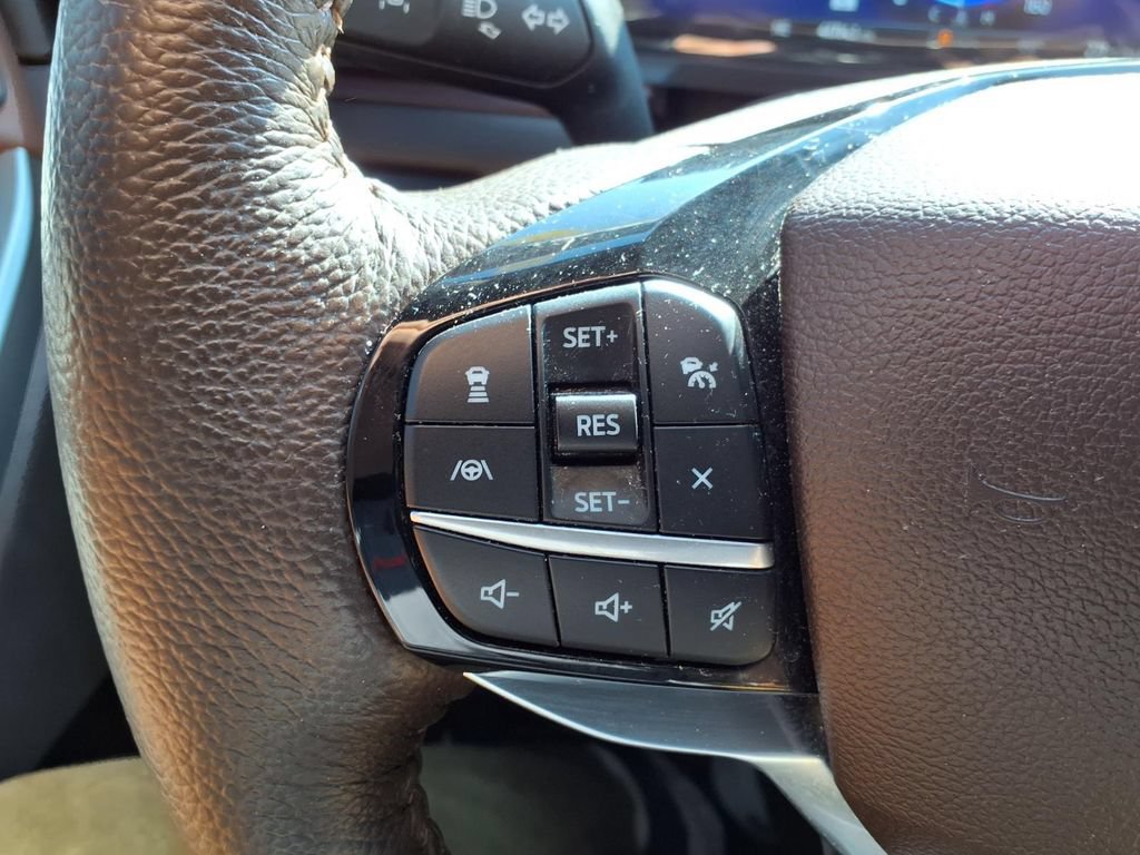 Certified 2023 Ford Explorer King Ranch w/ Technology Package AWD/4WD image 18