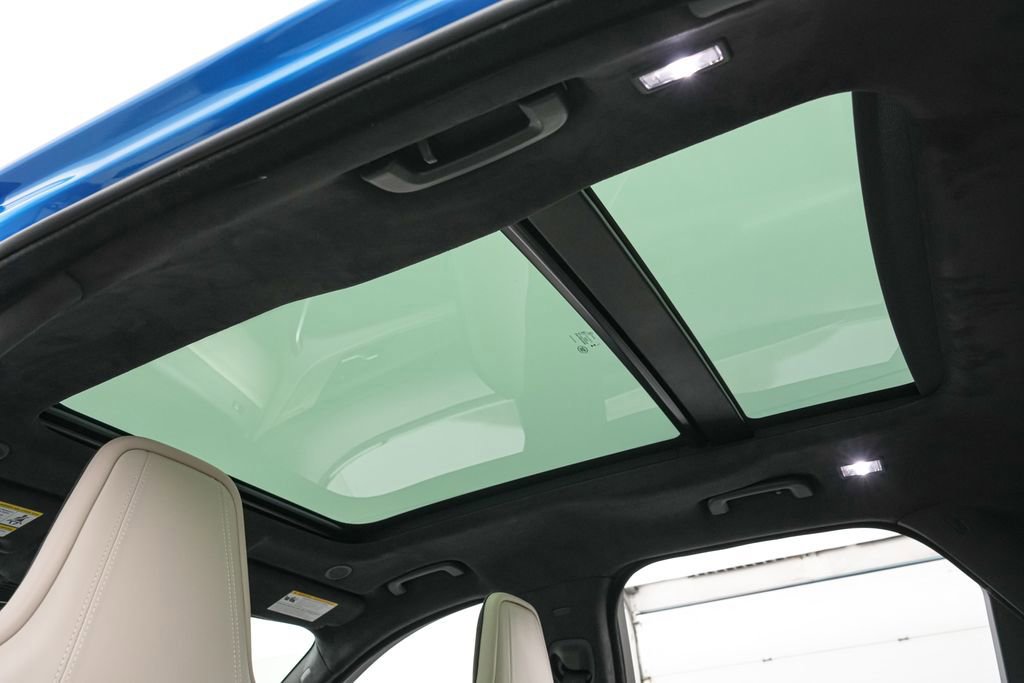 Used 2023 Jaguar F-PACE SVR image 33