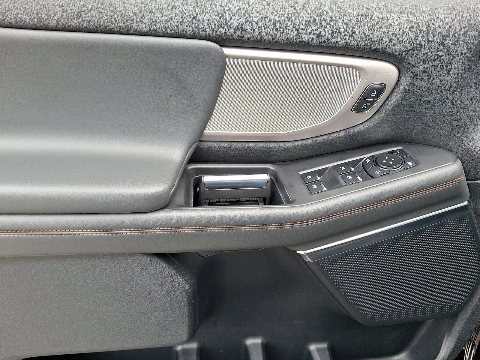 Certified 2025 Ford Expedition Active AWD/4WD image 16