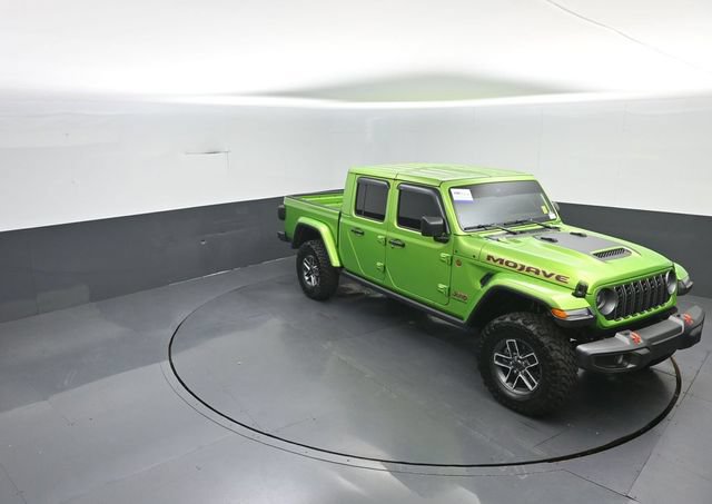 Used 2025 Jeep Gladiator Mojave w/ Convenience Group AWD/4WD image 19