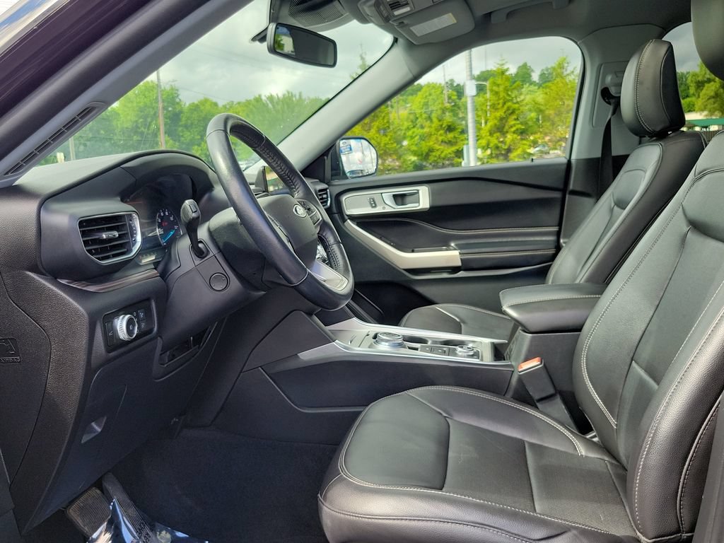 Certified 2022 Ford Explorer Limited w/ Equipment Group 301A AWD/4WD image 8