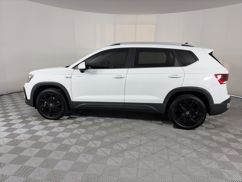 Used 2022 Volkswagen Taos SEL w/ Panoramic Sunroof Package image 4