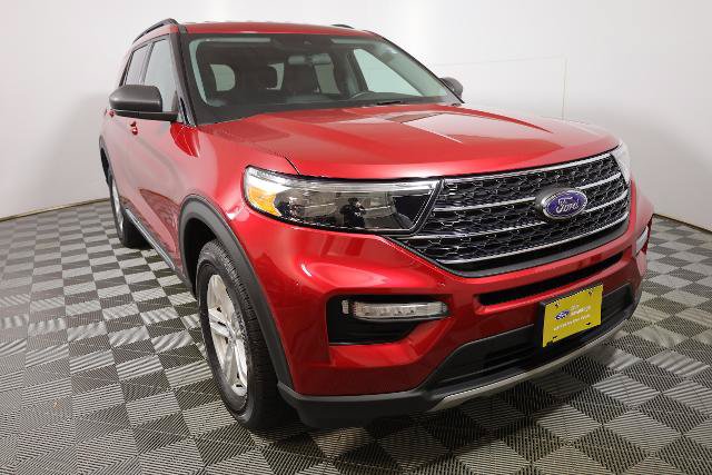 Certified 2024 Ford Explorer XLT w/ Equipment Group 202A AWD/4WD image 4