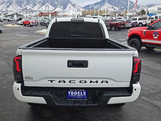 Used 2018 Toyota Tacoma TRD Sport w/ Technology Package image 4
